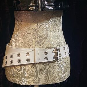 White belt with silver accents #107